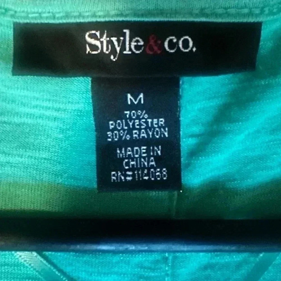 Medium LUCK OF THE IRISH Style & Co Tee - Picture 3 of 13